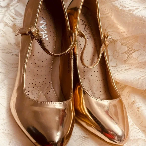 👗 3 for $25 SALE Rose Gold Metallic Heels - Picture 4 of 4